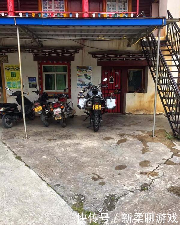 你的宝马标志是不是贴上去的?