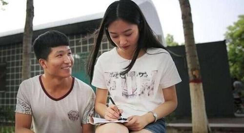 从大一到大四的女生“自画像”,你中枪了吗?学妹:一个字准