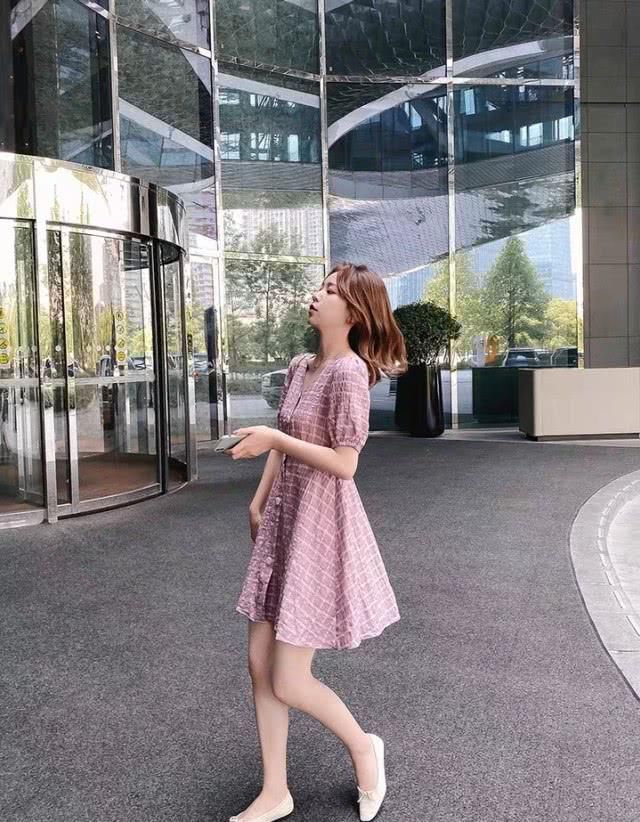  『显瘦』简约大方的淑女款连衣裙，显高显瘦还遮肉