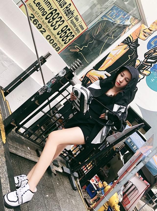 95后妹子的早秋穿搭来了，一般人都可轻松hold住