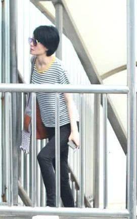 看了49岁王菲的衣品，再看看21岁的窦靖童，网友：我沉默了