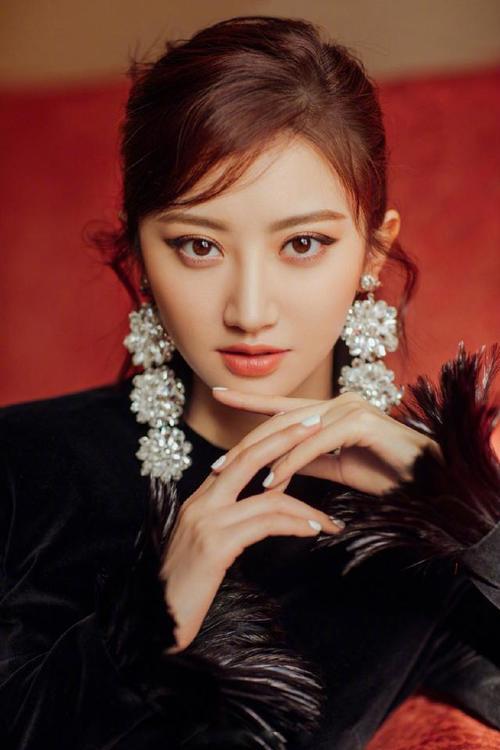 景甜纽约时装周看秀造型曝光，网友：整条街上最酷！