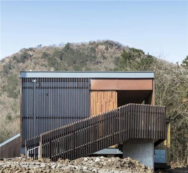 刷脸启动马桶、wifi全免费……中国诞生最美公厕