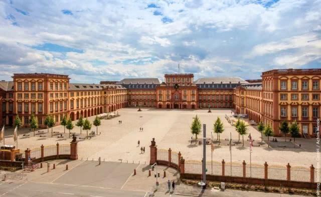  『中世纪』60几岁的古城堡之途为什么能一直维持“青春年少”？