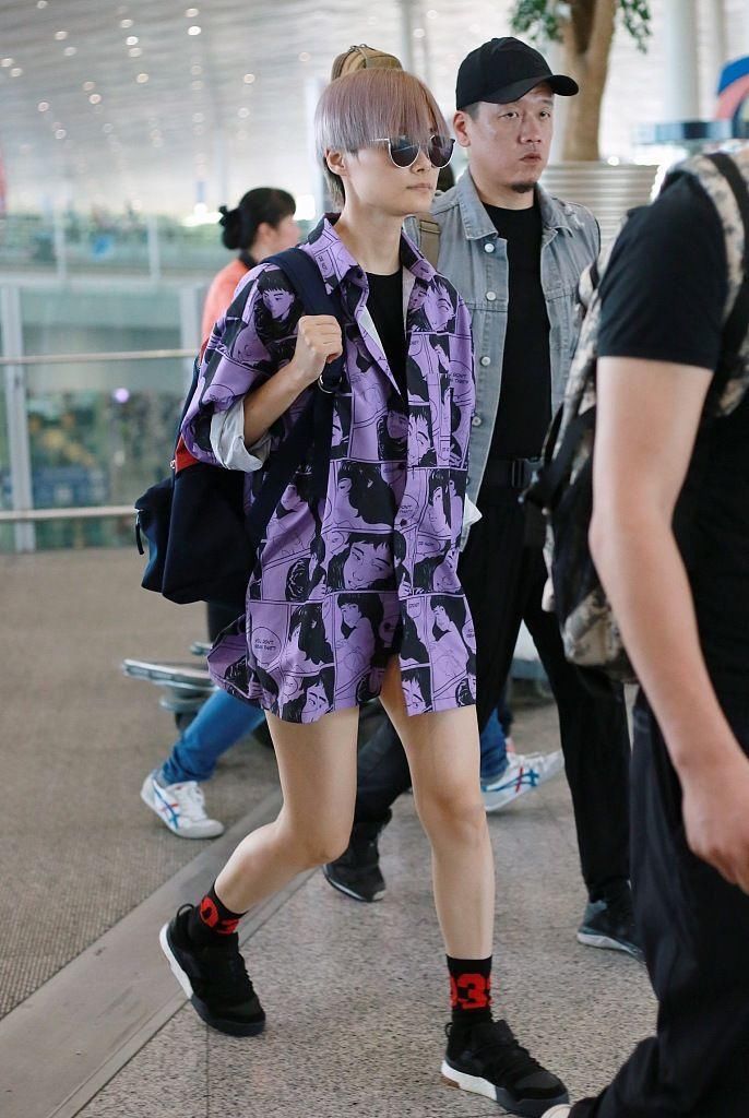 李宇春这样的腿也算粗?那只有杨幂的腿才是细腿了!