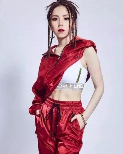 辫子是村姑专属？最全迪丽热巴Baby宣仪郑爽杨幂高级辫子盘点