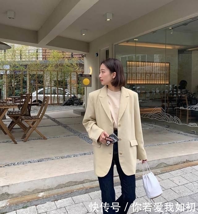  「女性来说」职场感的西服套装穿腻了？不如穿穿牛仔裤，优雅时髦感更浓