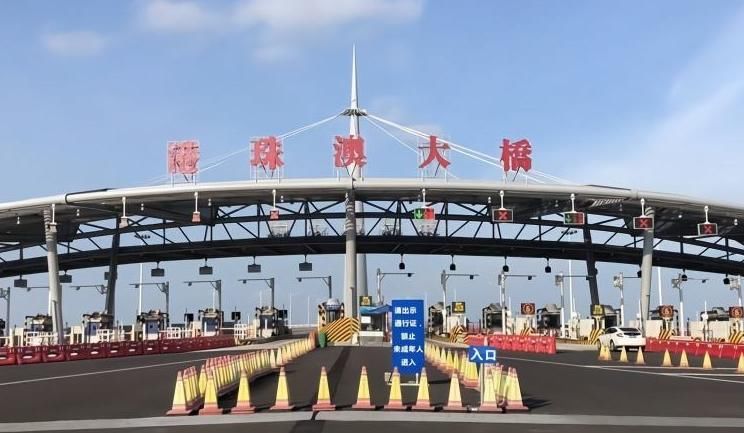 兴致勃勃的开上港珠澳大桥，却黑着脸回来！车主：给钱也不来