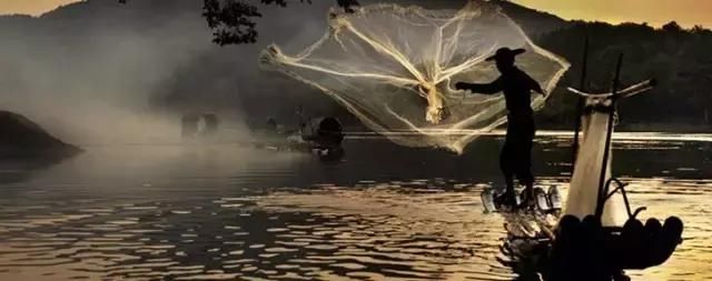 春天最适合一个人小住几日的安静古镇，累了就出去走走！