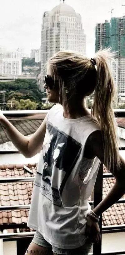 好看的发型梳起来，就是这两种，适合任何脸型!