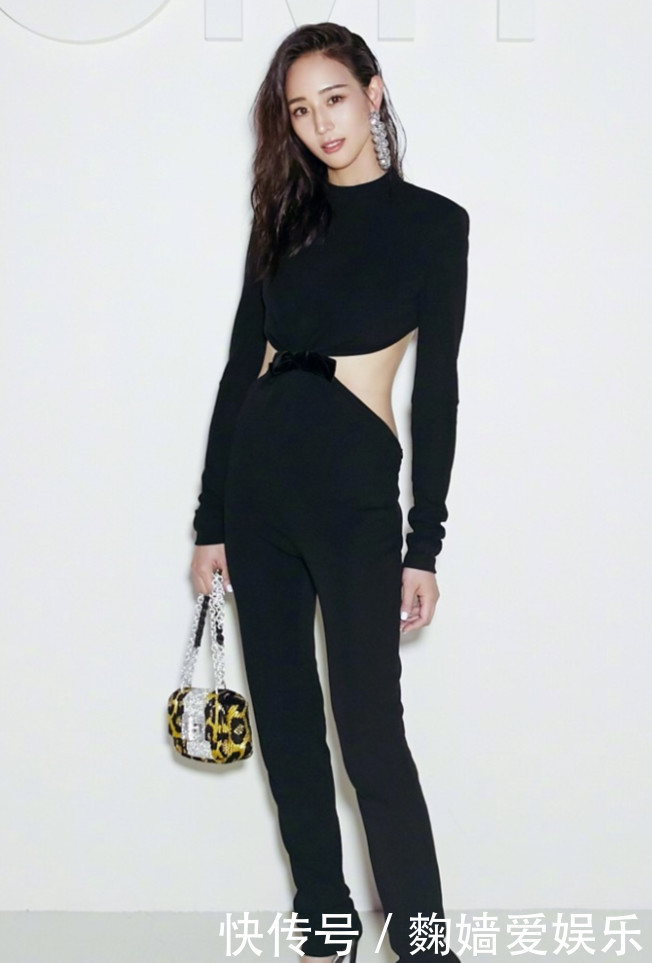 张钧甯玩下衣失踪，一双大长腿好吸睛，太造型好清新动人！