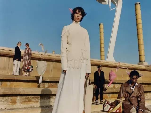  『新装』LOEWE是如何做到＂独树一帜“的？来看看它的20春夏新装!