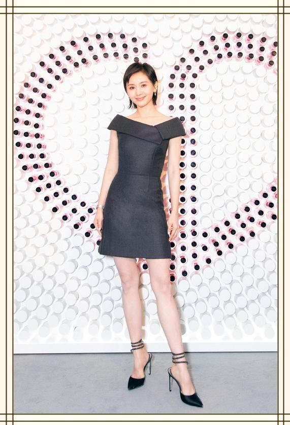 王子文为显腿长，把短裤前面剪的稀巴烂，网友：曲妖精就是会玩！