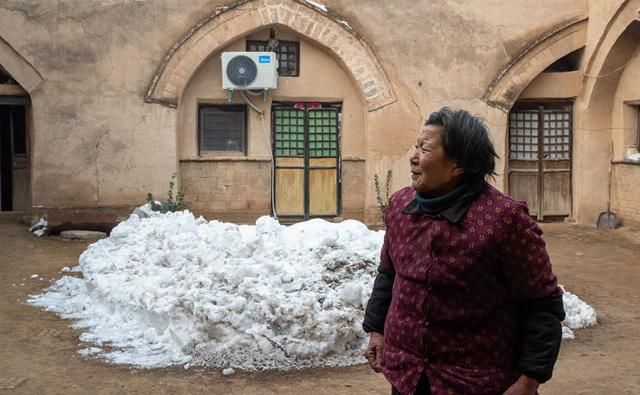  [住在地坑院]雪中实拍中国保存最完好的地下古穴居群，年久超百
