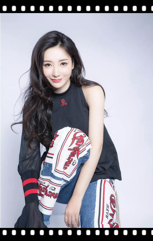 柳岩穿“道士”裤?整张腿上都是符咒 38岁的她真的太会穿了