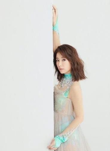 小燕子遇上了紫薇，不一样的感觉，网友:气质为什么差那么多