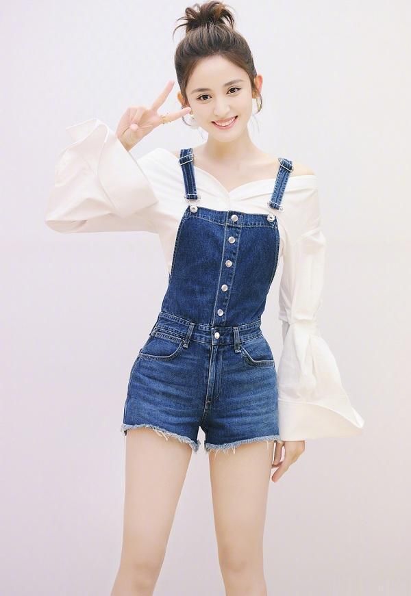 90后女星背带裤装pk，郑爽第五，关晓彤上榜，第一不是热巴