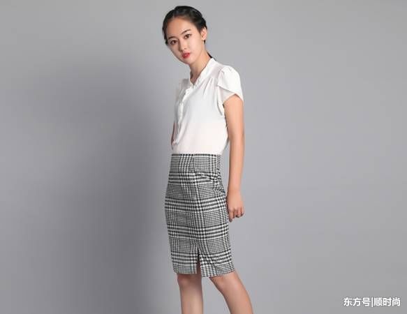 夏季女人显身材怎少包臀裙，充满迷人的魅力感，穿出女神范儿