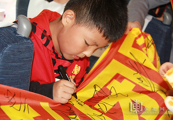 过不一样的中秋节 东北网小记者体验哈佳快速铁路