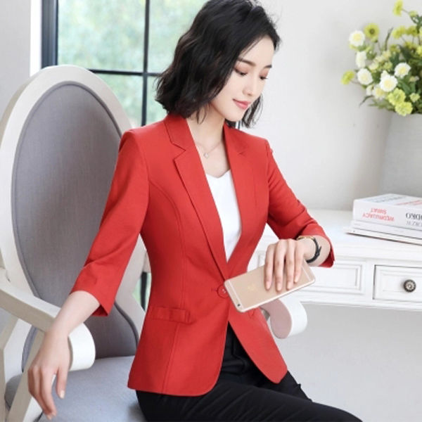 入秋不知穿什么?试试”小西装+九分裤“,提气质忒迷人