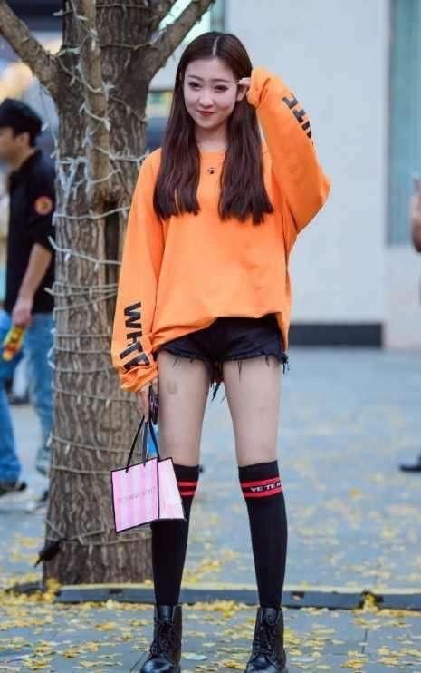  小姐姐■街拍：小姐姐气质范十足，太知性太性感！