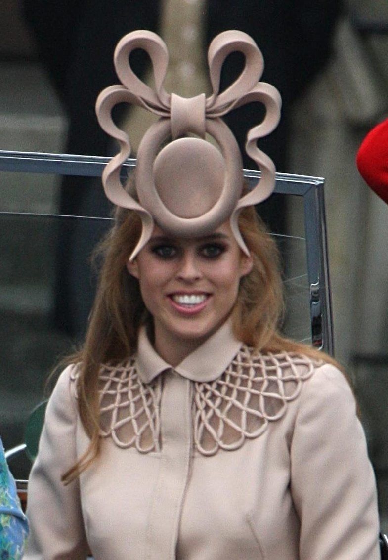 10个皇室最时髦的帽子!凯特王妃优雅又气质，卡米拉是最大赢家!