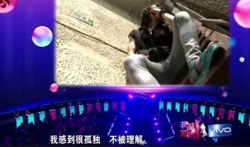 《非诚勿扰》高跟鞋、超短裤、喜欢化妆的中性男被“暴雨式灭灯”