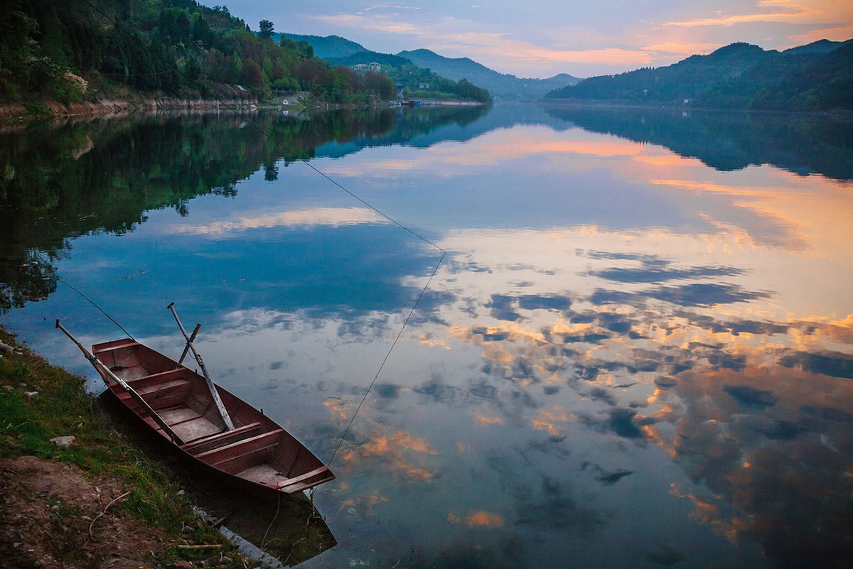 中国西南最大人工湖,有13亿立方米库容,是4A景区,全天开放