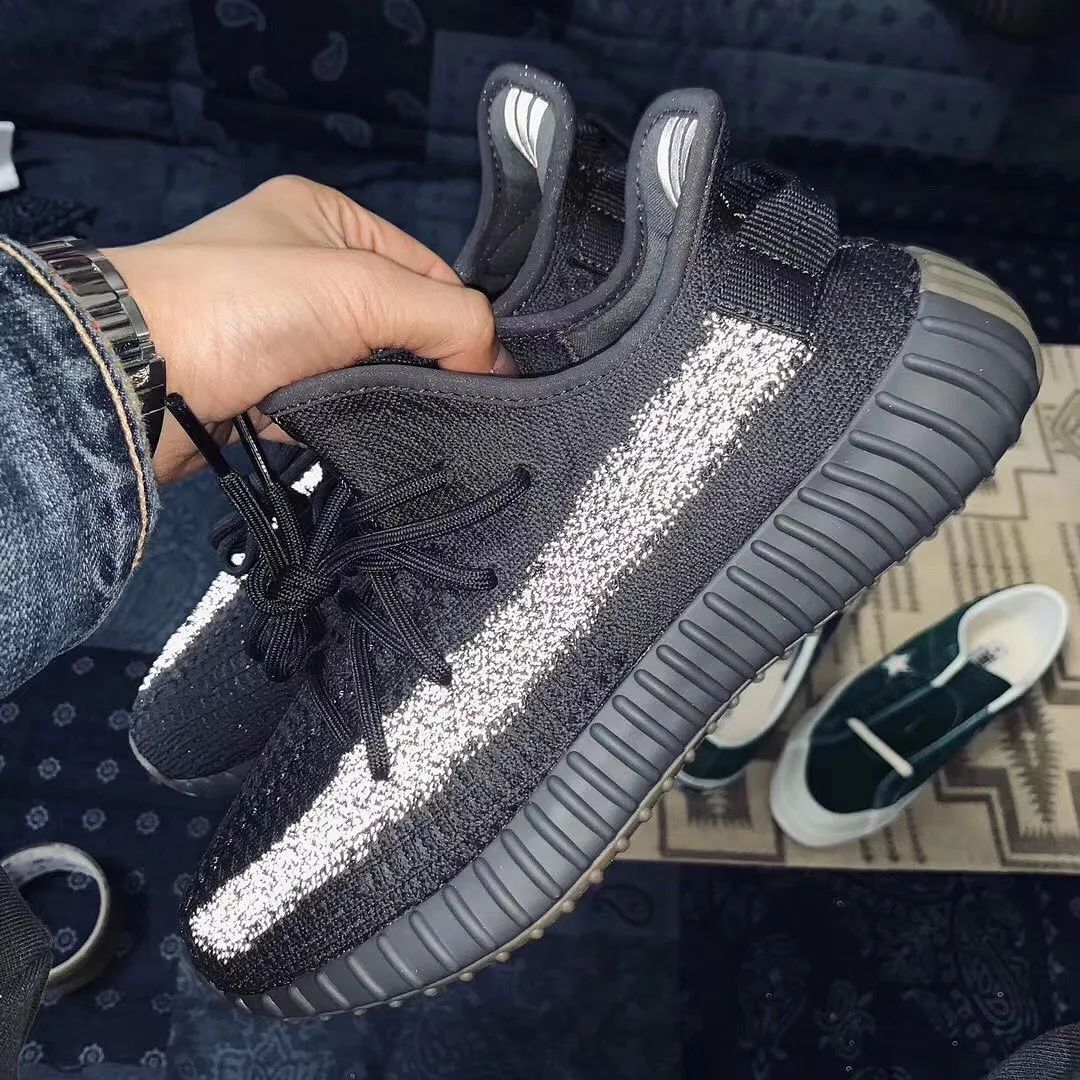 「反光」被炒到9000的Yeezy350反光版黑天使曝光,AJ1低帮北卡蓝来袭!