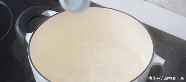  「我家」春天我家从不错过它，随手焖出一锅鲜，汤汁都舔干！