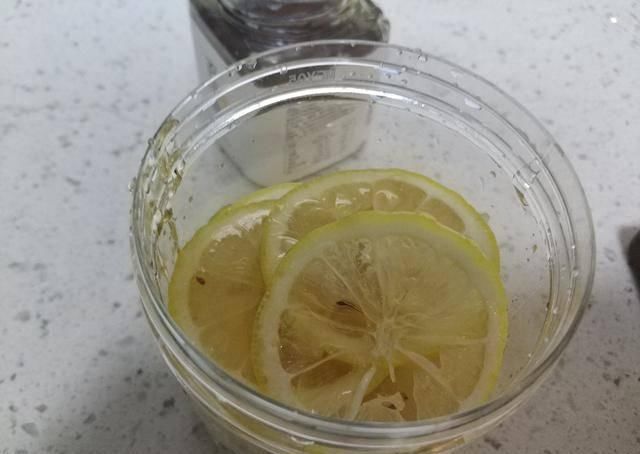  『皮肤』教你超好喝的蜂蜜柠檬水做法，每天两杯皮肤越来越白嫩