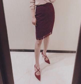 诱惑蕾丝包臀裙,搭配尖头细跟,勾勒曲线身材,性感一夏!