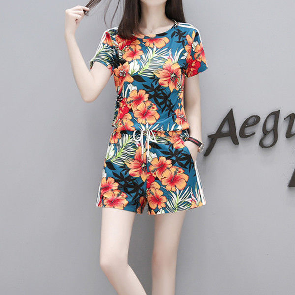 别再傻傻的还穿裙子，奔三奔四女人都流行这样穿，图8还从没见过