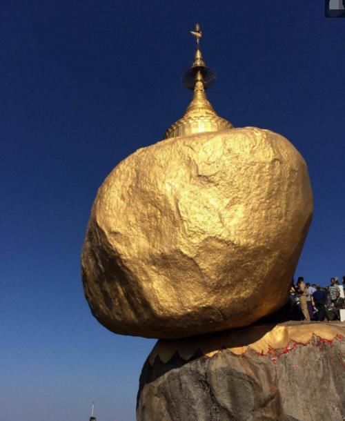 世界最神秘寺庙，建在611吨的“巨石”上，禁止女信徒触碰！