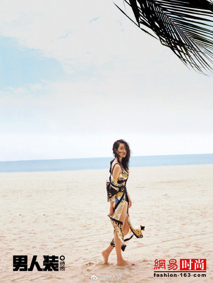 朱丹产后恢复成辣妈 低胸裸背大秀长腿