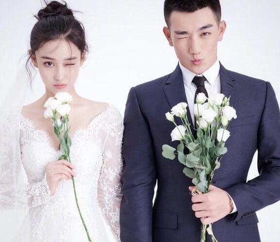 张馨予工作人员辟谣：“何捷接亲照”是假的，劳斯莱斯也是假的