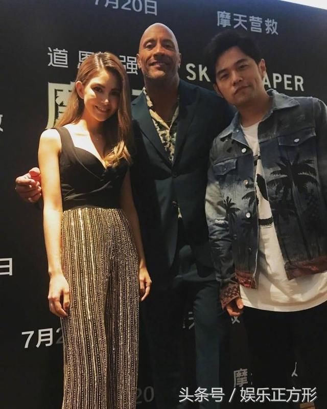 昆凌罕见秀事业线，肌肤白皙太撩人，网友：看得我都快流鼻血了！