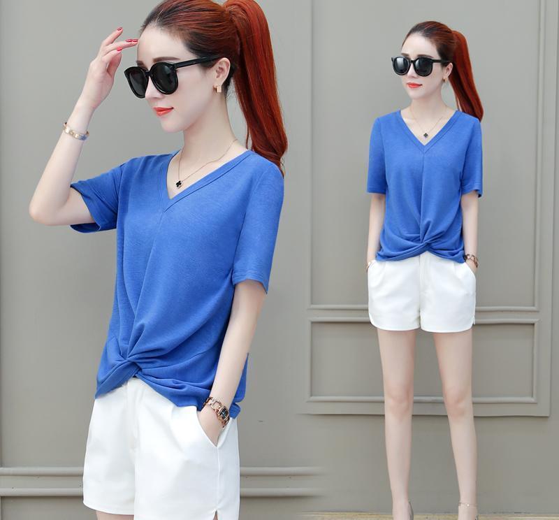 1米50的老婆把大长裙扔了，穿这几款小衫+高跟鞋，洋气又显高