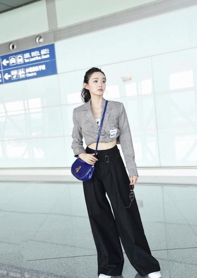  矮个子：“上短下长”成开春最in造型，学会这么搭，矮个子也能穿出大长腿