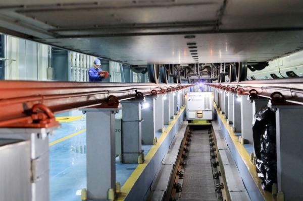  库内检测机■高铁列车奔春运一列“好汉”三个帮