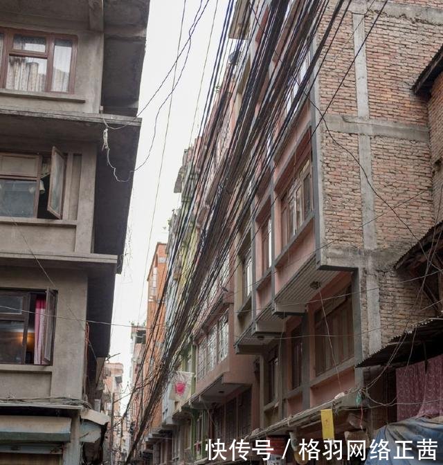 尼泊尔首都加德满都实拍不如中国一个县城发达，到处脏乱差