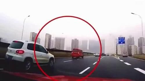 高速上“最欠揍”的行为，部分地区已着手整治，终于能安心开车了