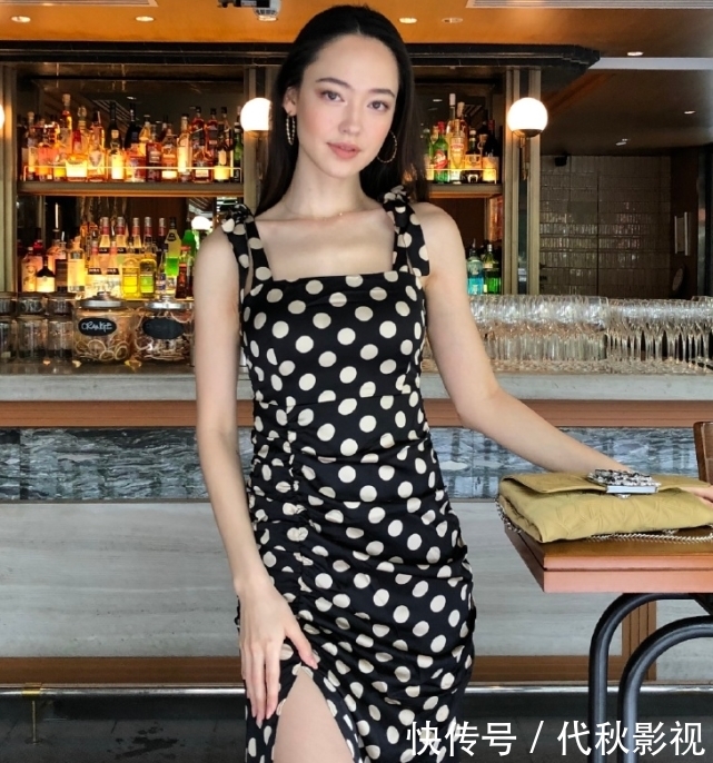 看起来:她是香奈儿唯一的御用彩妆模特,360度无死角,正脸美成这样