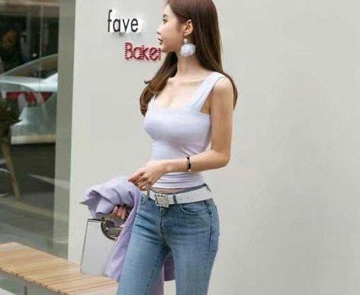 时装搭配, 初秋想穿出与众不同的高级感, 搭配一条蓝色的牛仔裤