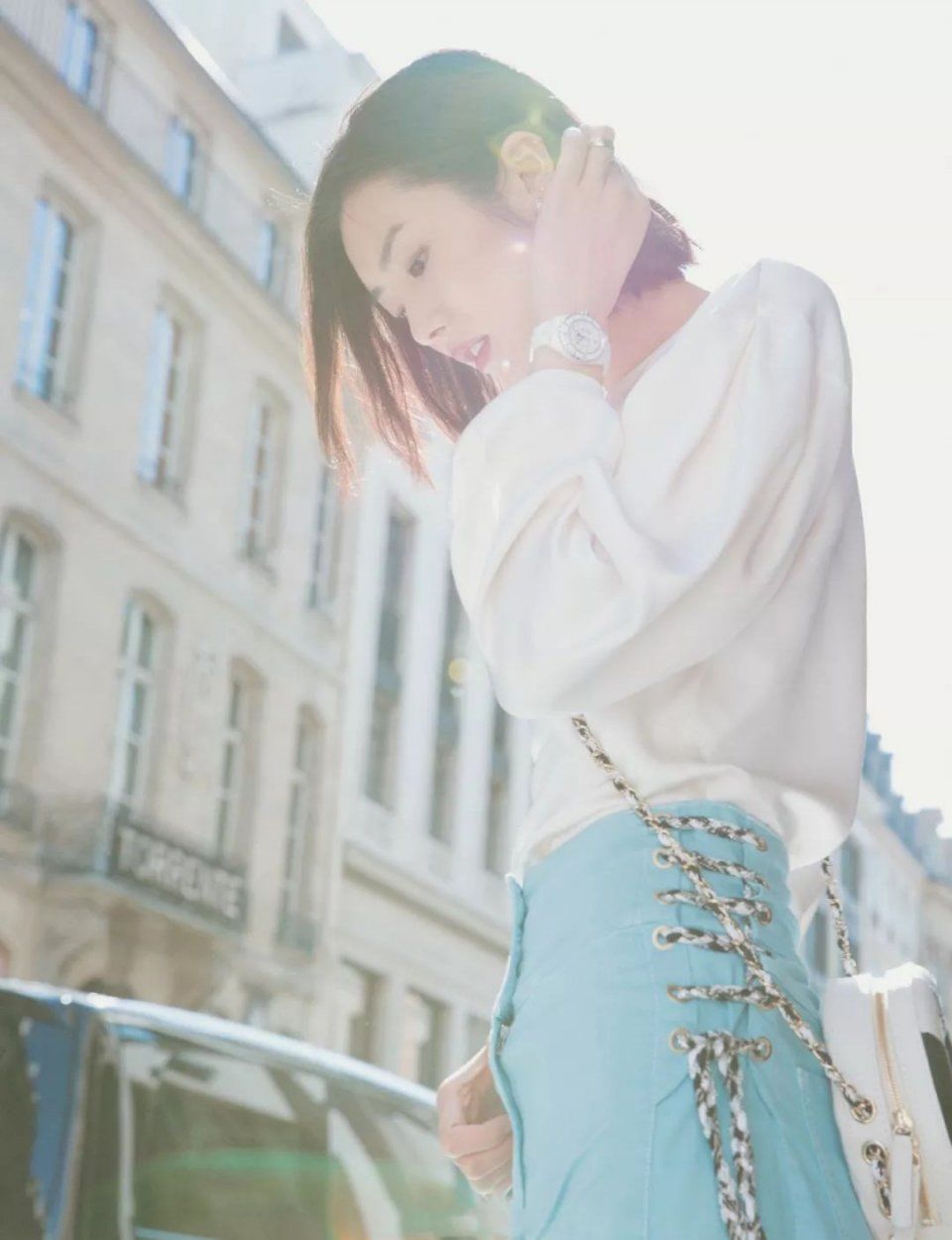 倪妮用假领衬衫抱抱单身的自己，舒淇打破亚洲人难穿玫红的魔咒!