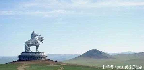 草原现四十米高的‘巨人’近前一看, 专家都无法解释