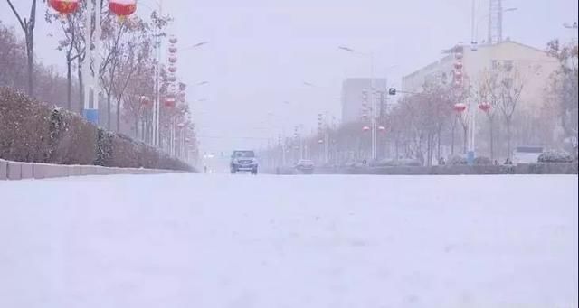 痛心！返程高峰遇雨雪！高速上百余车相撞，已致7死50余人受伤