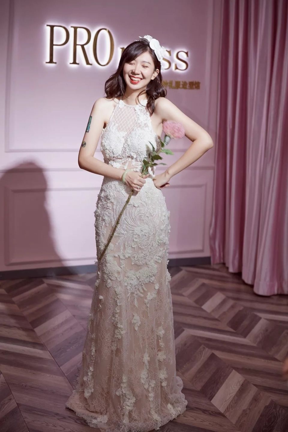 打卡全北京最粉红的婚纱店，我站在店里拍了5000多张照片