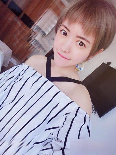 狗啃式刘海搭配短发很时尚！