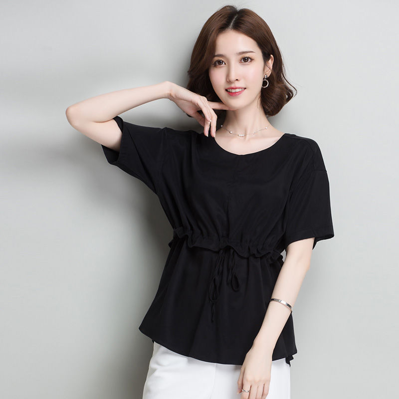 堂姐的婆婆真是洋气，身上的雪纺衫精致高雅，快60看起来像40